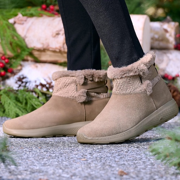 New Skechers On The Go City 2 Cozy Vibe Boots Booties Women's Taupe Faux Fur - Picture 2 of 7